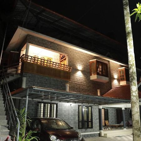 Anandam Stays - Premium 3Bhk Plush Homestay, Vaikom Near Kumarakom Екстер'єр фото