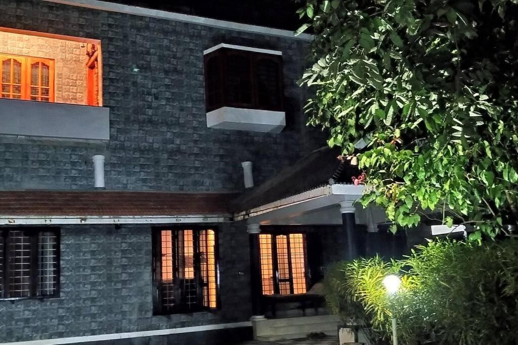 Anandam Stays - Premium 3Bhk Plush Homestay, Vaikom Near Kumarakom Екстер'єр фото