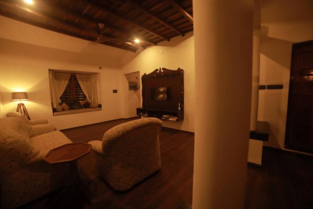 Anandam Stays - Premium 3Bhk Plush Homestay, Vaikom Near Kumarakom Екстер'єр фото
