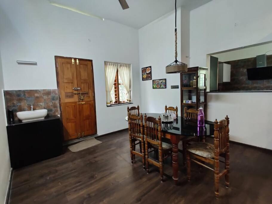 Anandam Stays - Premium 3Bhk Plush Homestay, Vaikom Near Kumarakom Екстер'єр фото