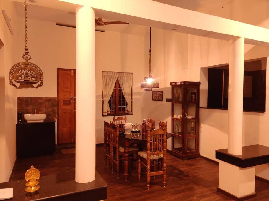 Anandam Stays - Premium 3Bhk Plush Homestay, Vaikom Near Kumarakom Екстер'єр фото